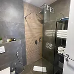 33 شقة *