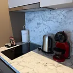 33 شقة *