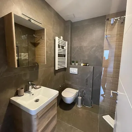 Apartment 33