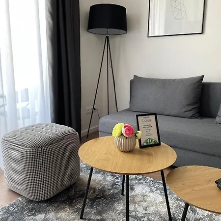 33 Apartament *