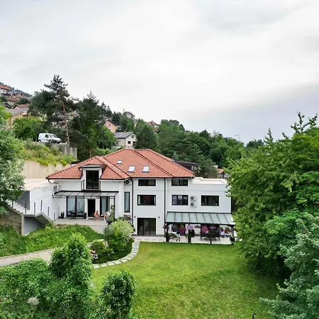 Apartment 33 *
